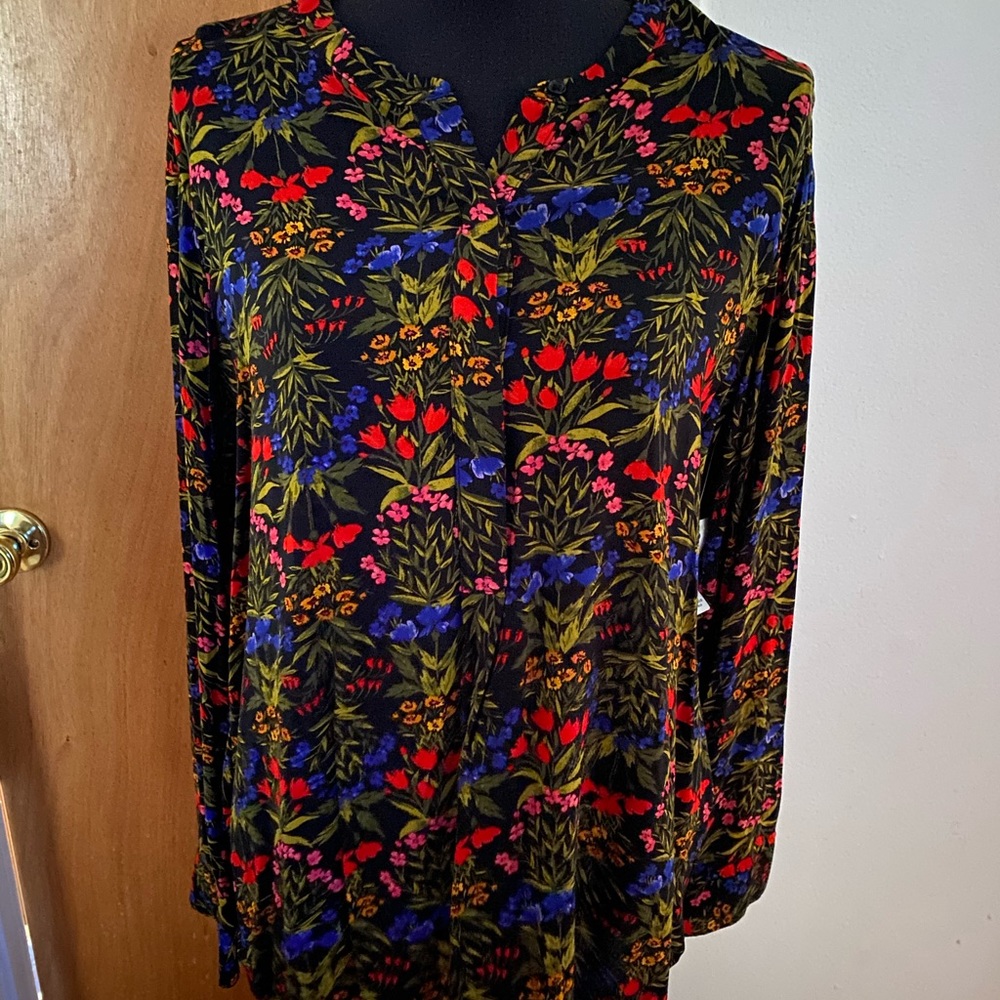‼️NEW ITEM ALERT‼️ Floral blouse